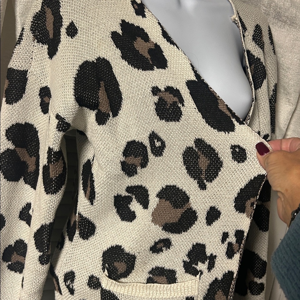 Leopard Print Open Front Cardigan Sweater - Picture 2 of 3